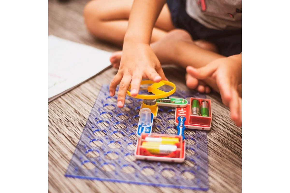 Электронный конструктор "320 СХЕМ" DOKA D70707 звук и свет