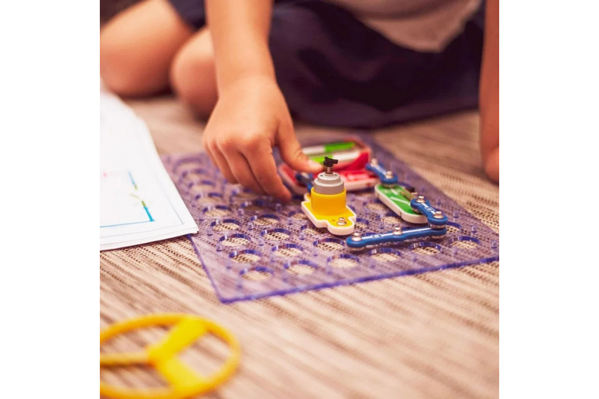 Электронный конструктор "320 СХЕМ" DOKA D70707 звук и свет