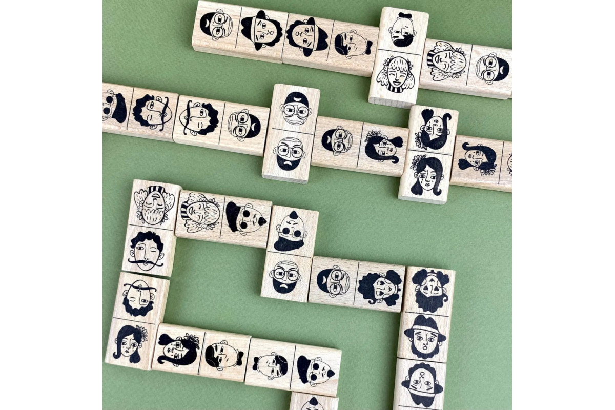 Настольная игра Домино "Персонажи" 900620 от 2 до 6 игроков 45 элементов