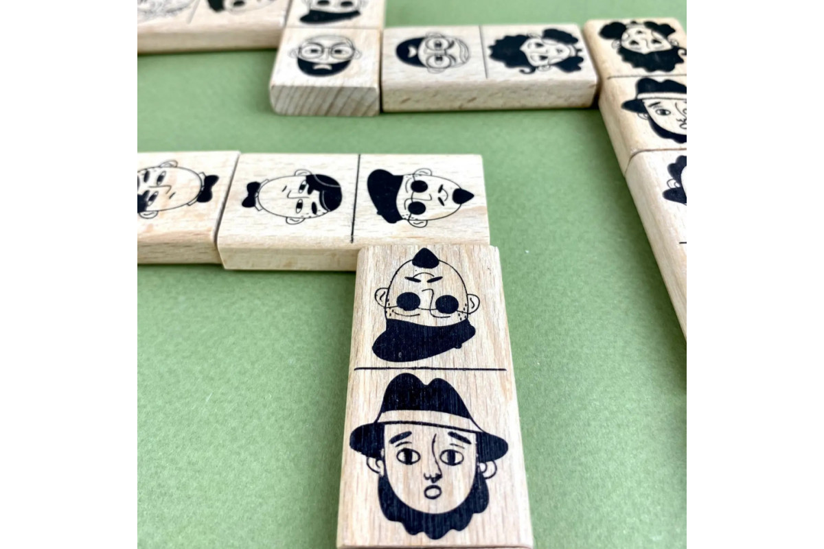 Настольная игра Домино "Персонажи" 900620 от 2 до 6 игроков 45 элементов